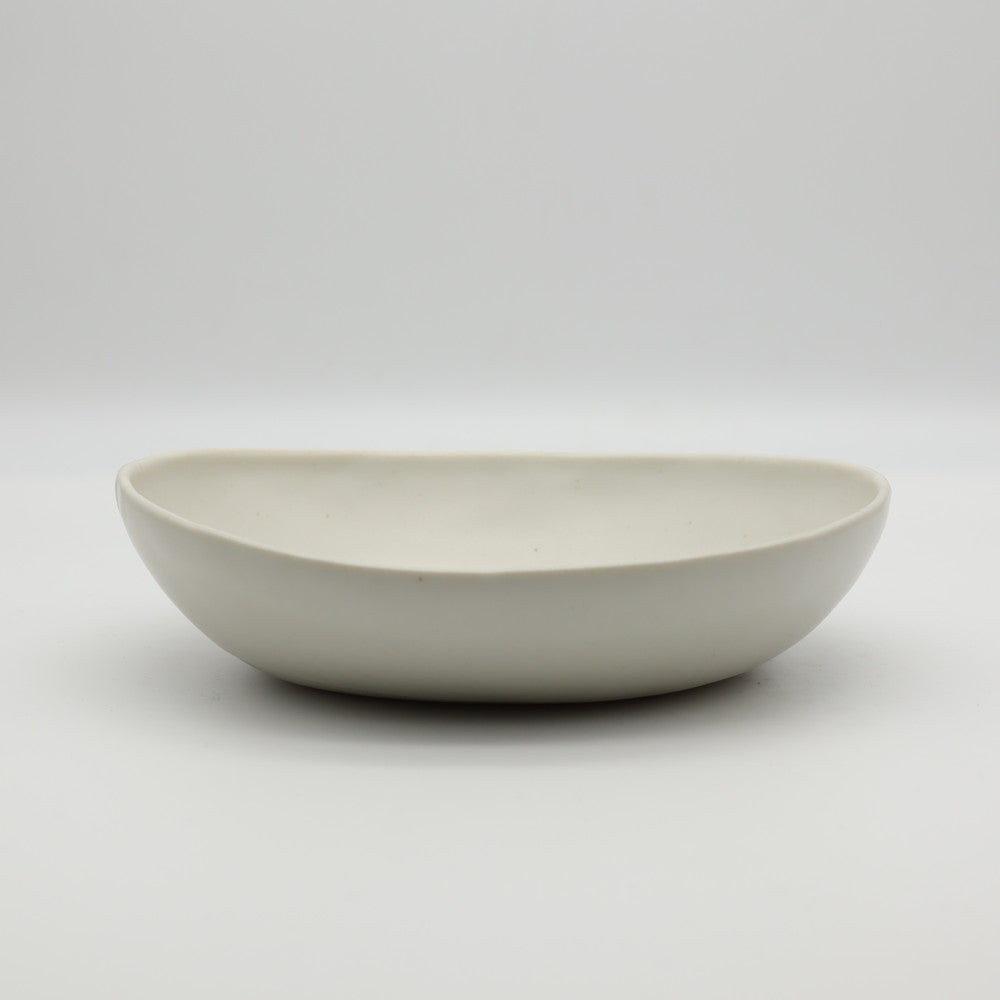 [Saito Osamu] White porcelain oval bowl