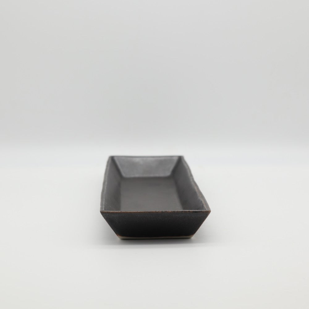 [Saito Osamu] Black glazed rectangular plate