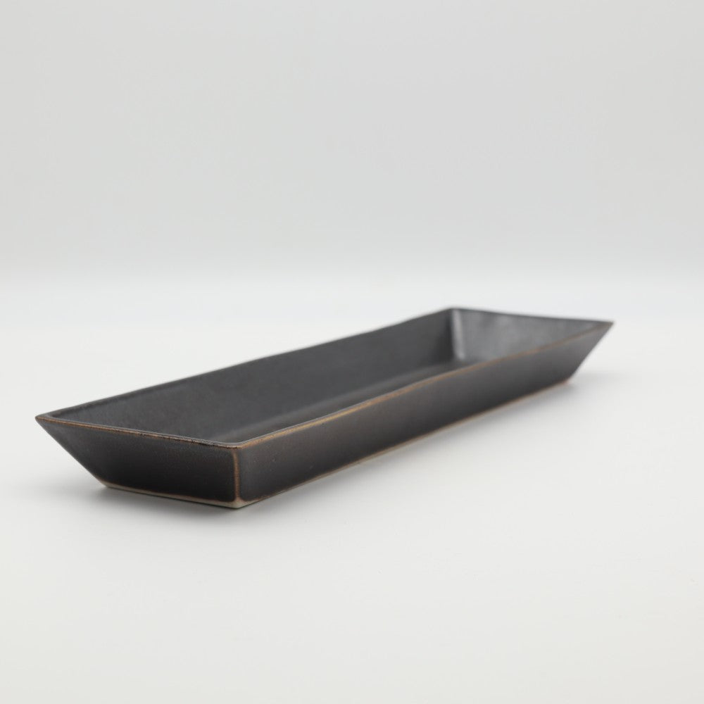 [Saito Osamu] Black glazed rectangular plate