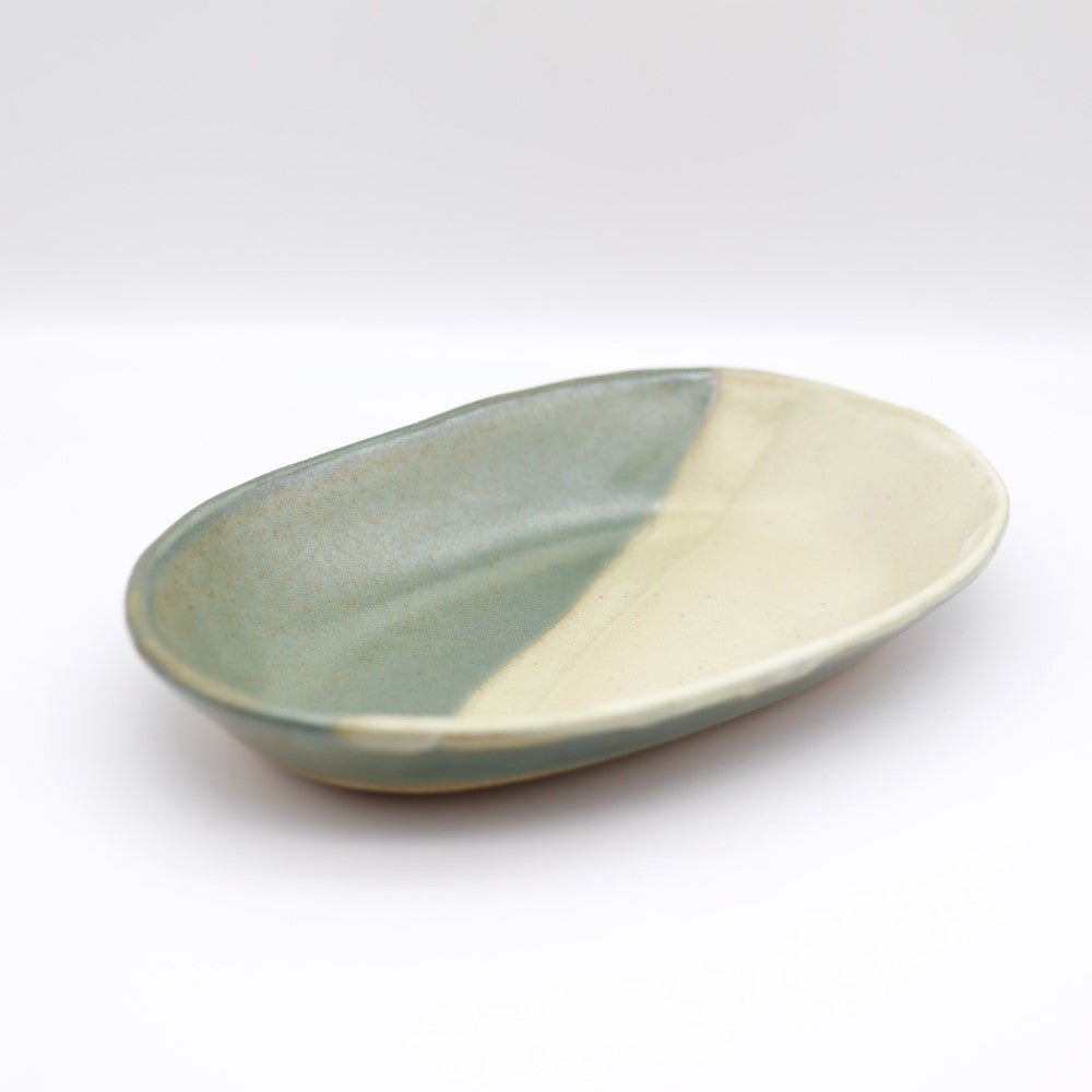 [Masataka Otsuka] Small oval bowl made of bran celadon