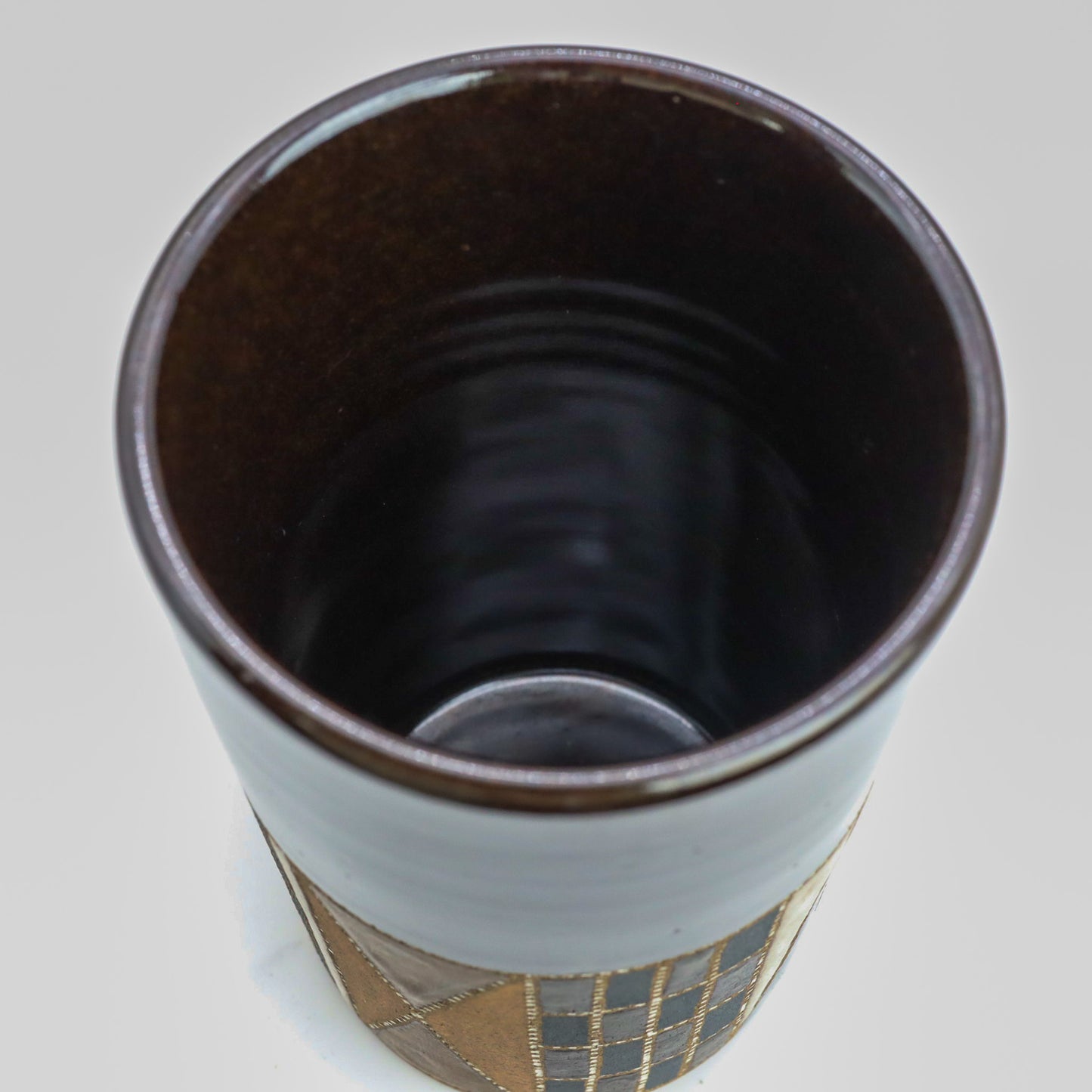 [Mukaiyama Fumiya] Inlaid glaze color border pattern free cup