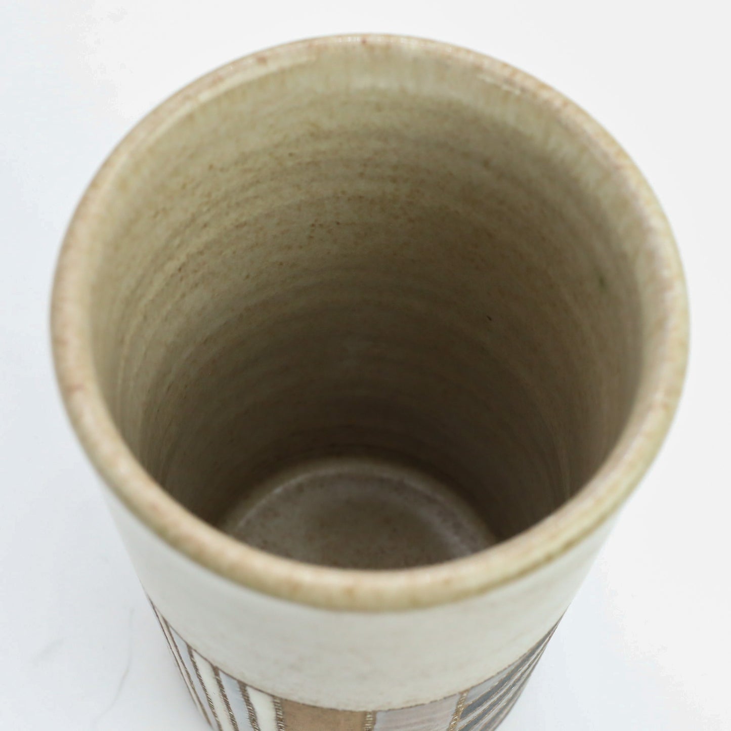 [Mukaiyama Fumiya] Inlaid glaze color border pattern free cup