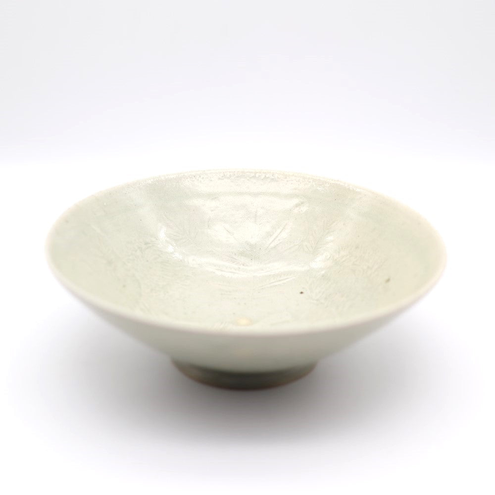 [Aiba Takamasa] Bowl with chicken and chrysanthemum design