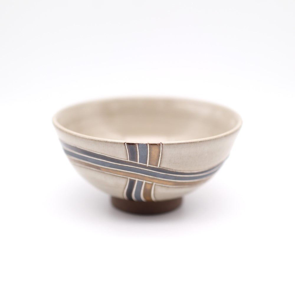 [Mukaiyama Fumiya] Inlaid glazed rice bowl with line design, white