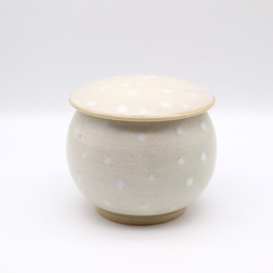 [Hagiwara Yoshinori] Rice bran glaze lidded container, medium size