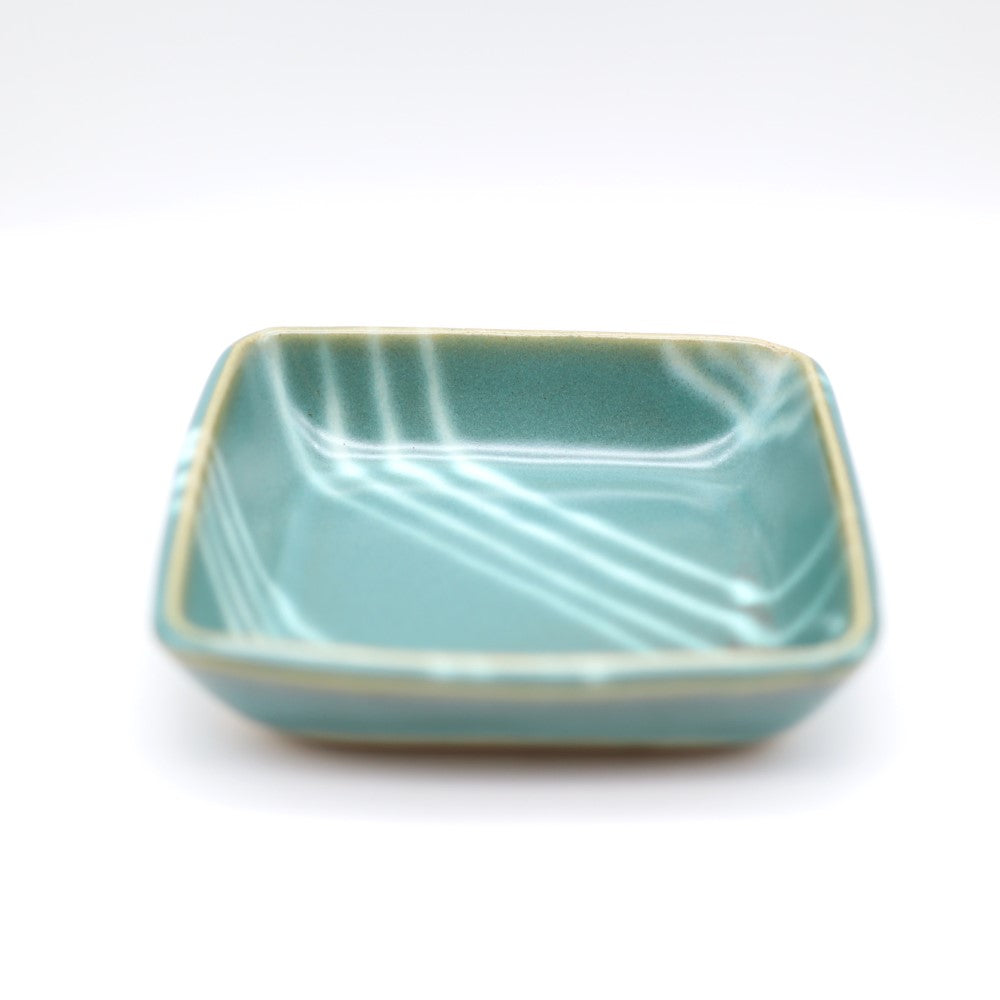 [Hagiwara Yoshinori] Celadon glazed square bowl with line design
