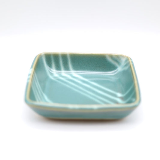 [Hagiwara Yoshinori] Celadon glazed square bowl with line design