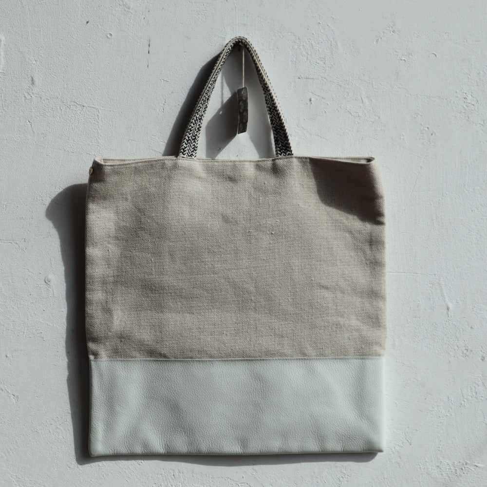 [Inoue Planning/Hata] Linen Hampton Flat Bag, White