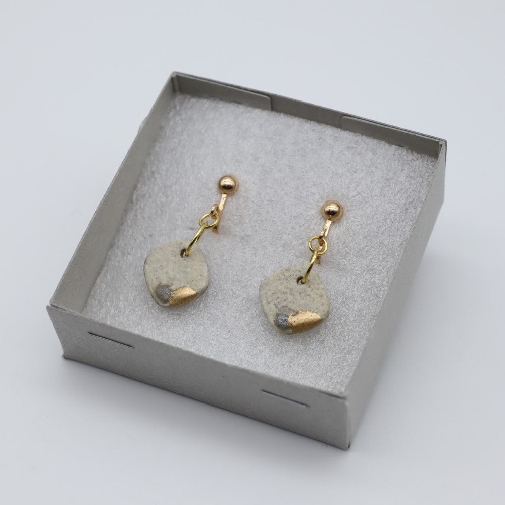 [Naoko Otsuka] Fragrant earrings, diamond shape