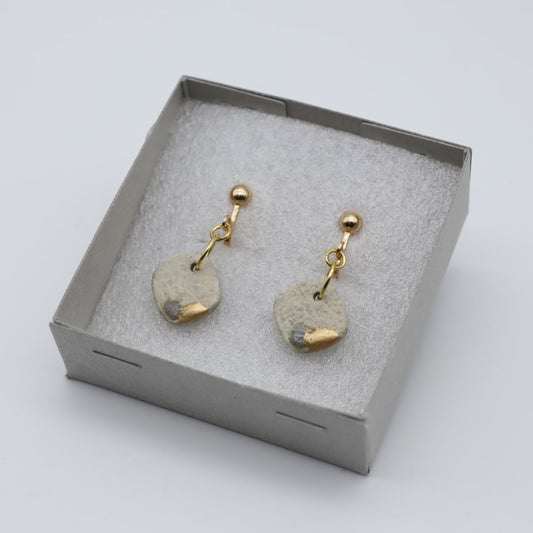 [Naoko Otsuka] Fragrant earrings, diamond shape