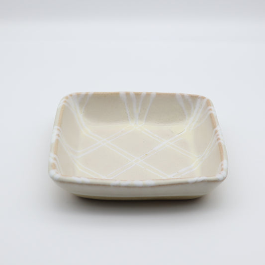 [Hagiwara Yoshinori] White glazed square bowl with line design