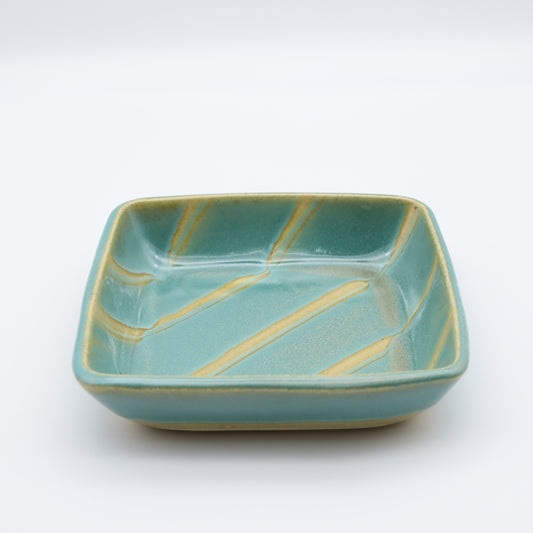 [Hagiwara Yoshinori] Celadon glazed square bowl with pattern