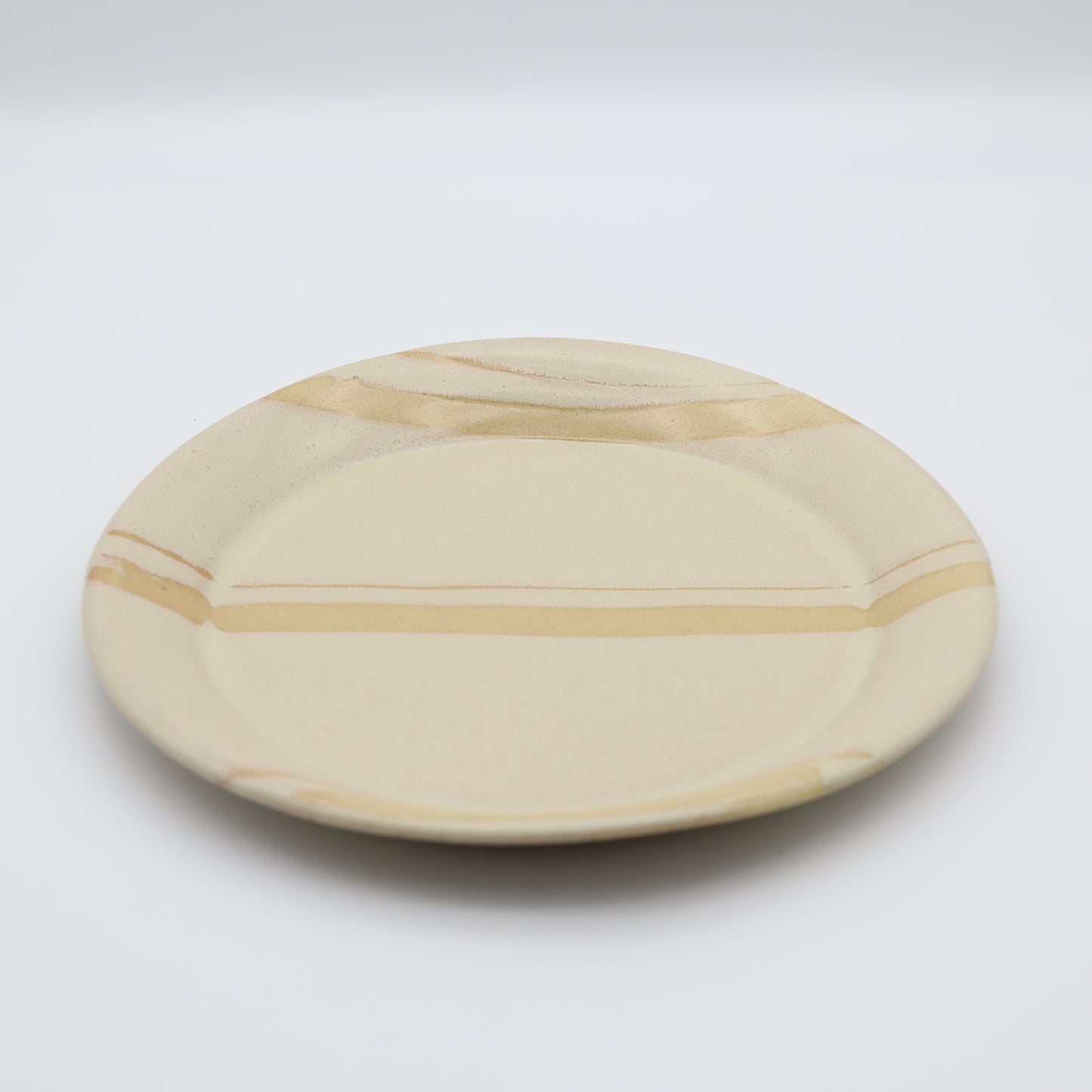 [Hagiwara Yoshinori] White glazed round plate with cutout pattern