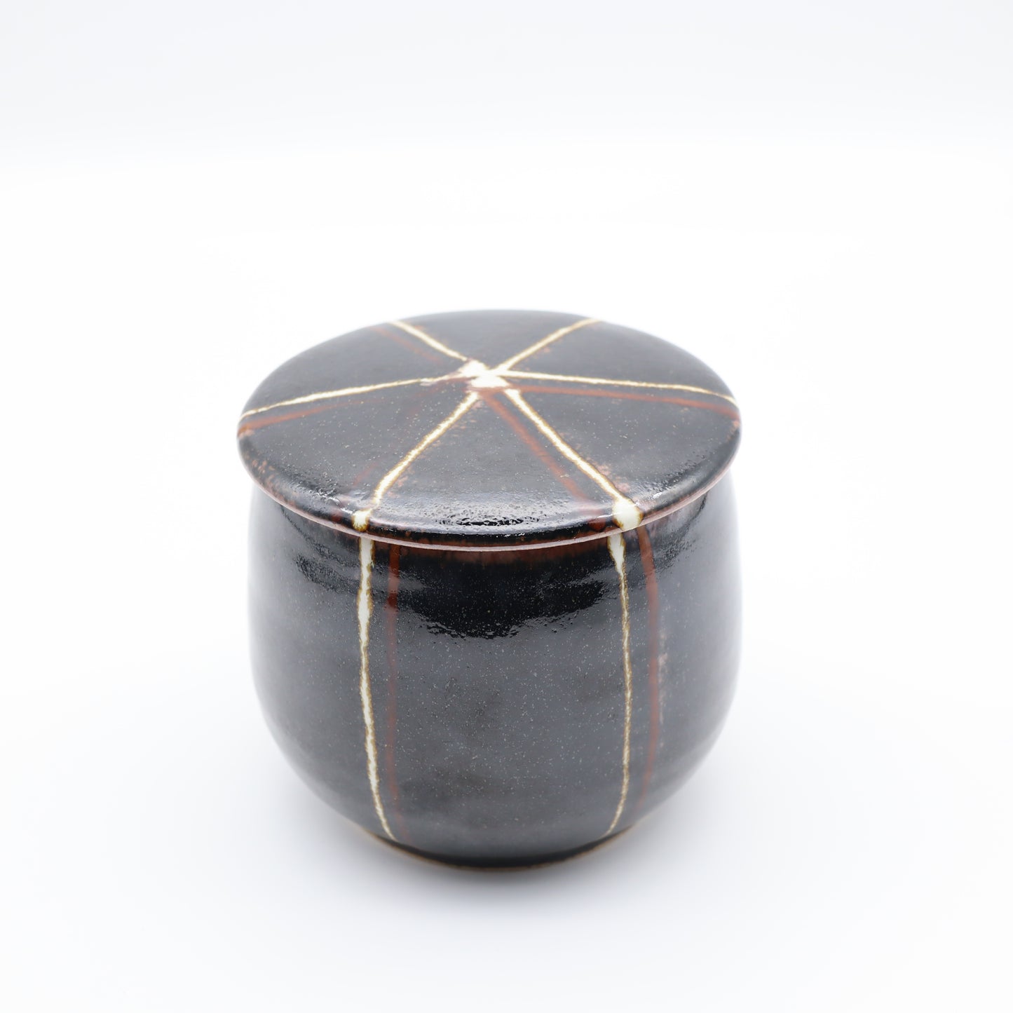 [Hagiwara Yoshinori] Black glaze lidded container with line design, medium size