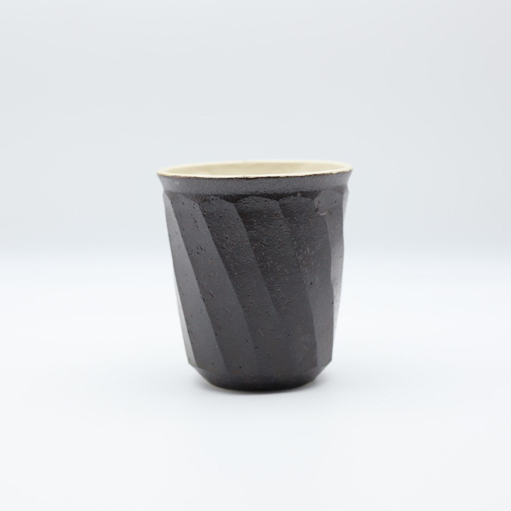 [Komine Takashi] Black glazed chamfered teacup