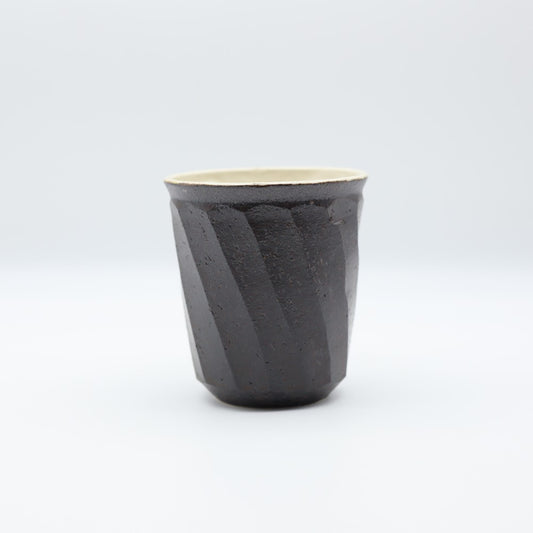 [Komine Takashi] Black glazed chamfered teacup