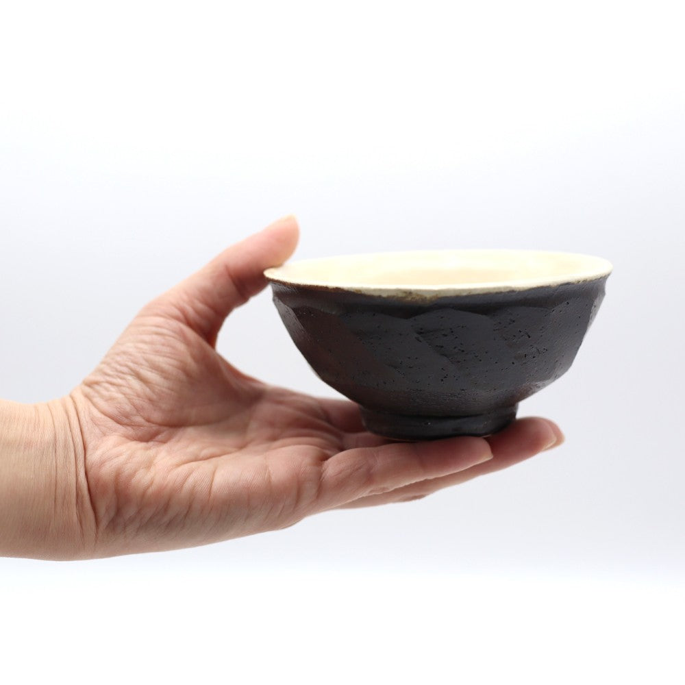 [Takashi Komine] Black glaze beveled rice bowl, small