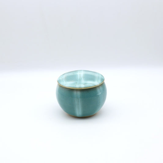 [Hagiwara Yoshinori] Celadon glazed lidded dish, small