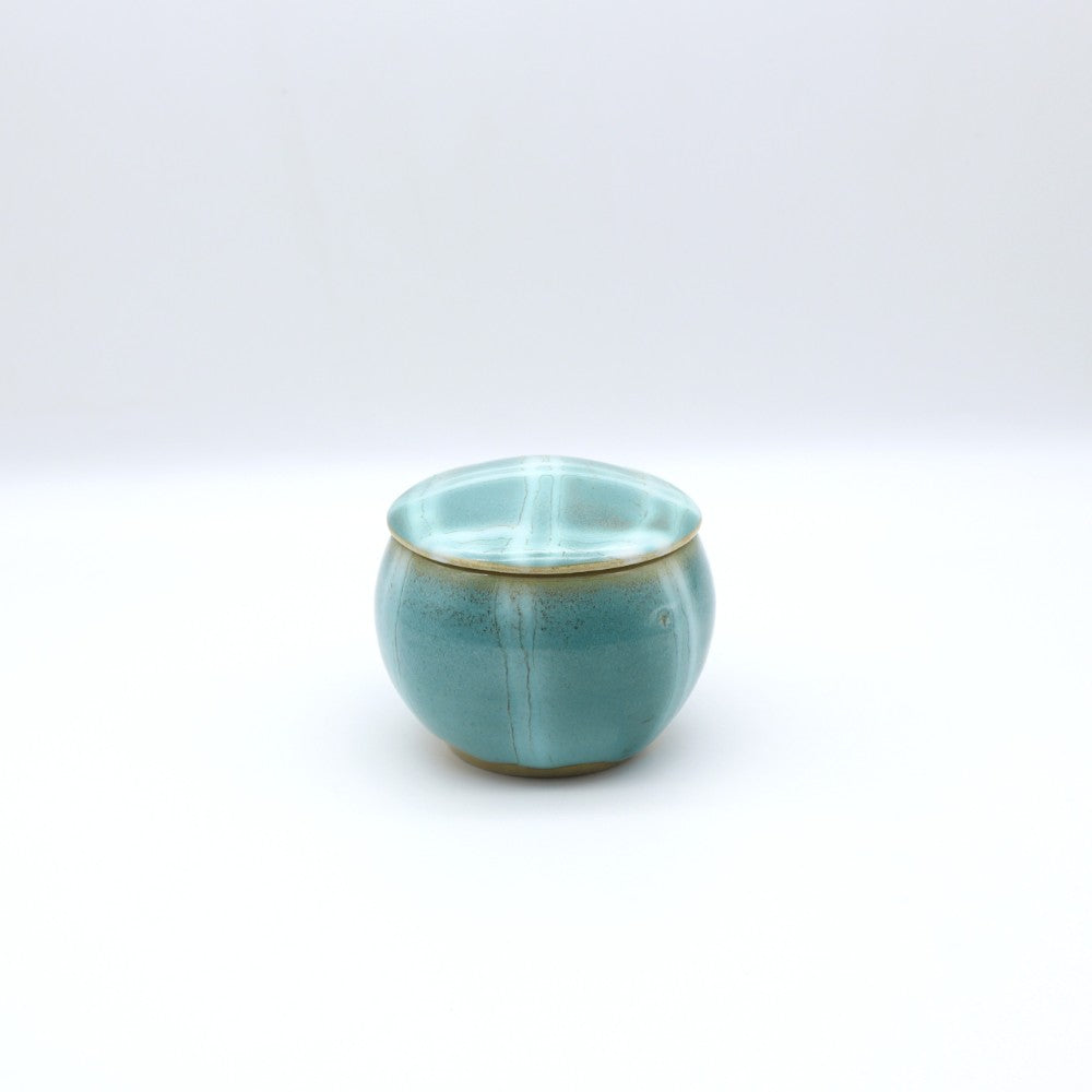 [Hagiwara Yoshinori] Celadon glazed lidded dish, small