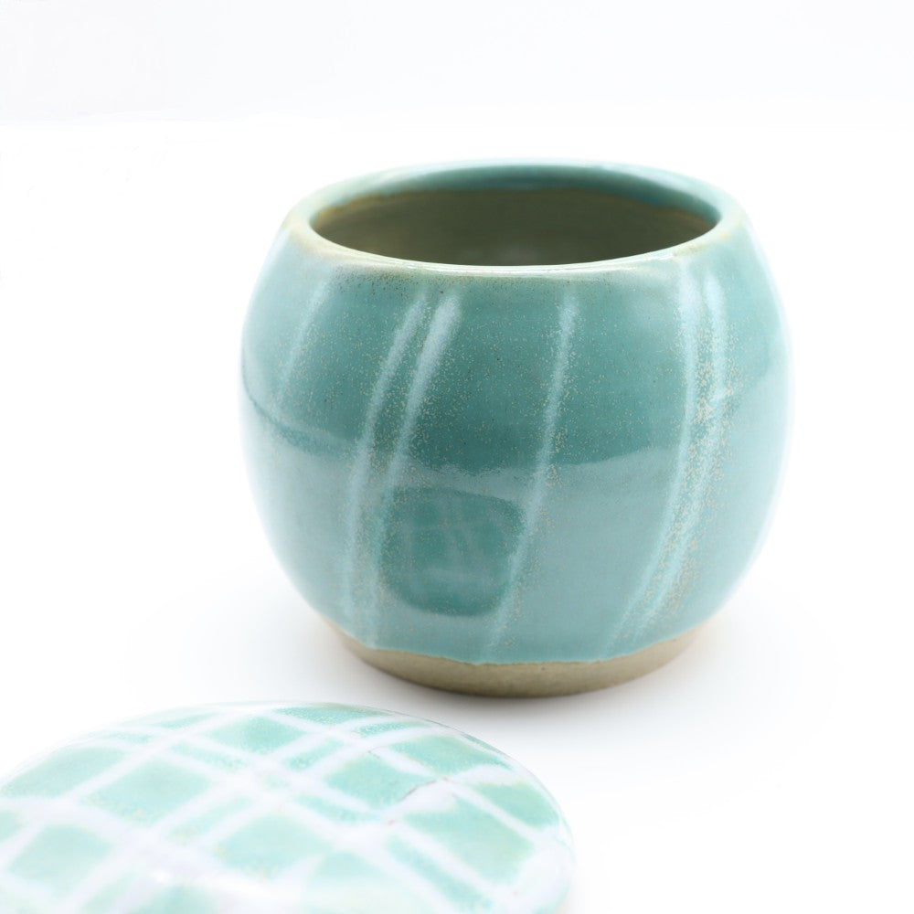 [Hagiwara Yoshinori] Celadon glazed lidded dish, small