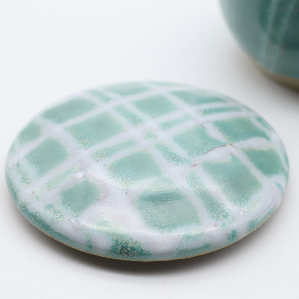 [Hagiwara Yoshinori] Celadon glazed lidded container