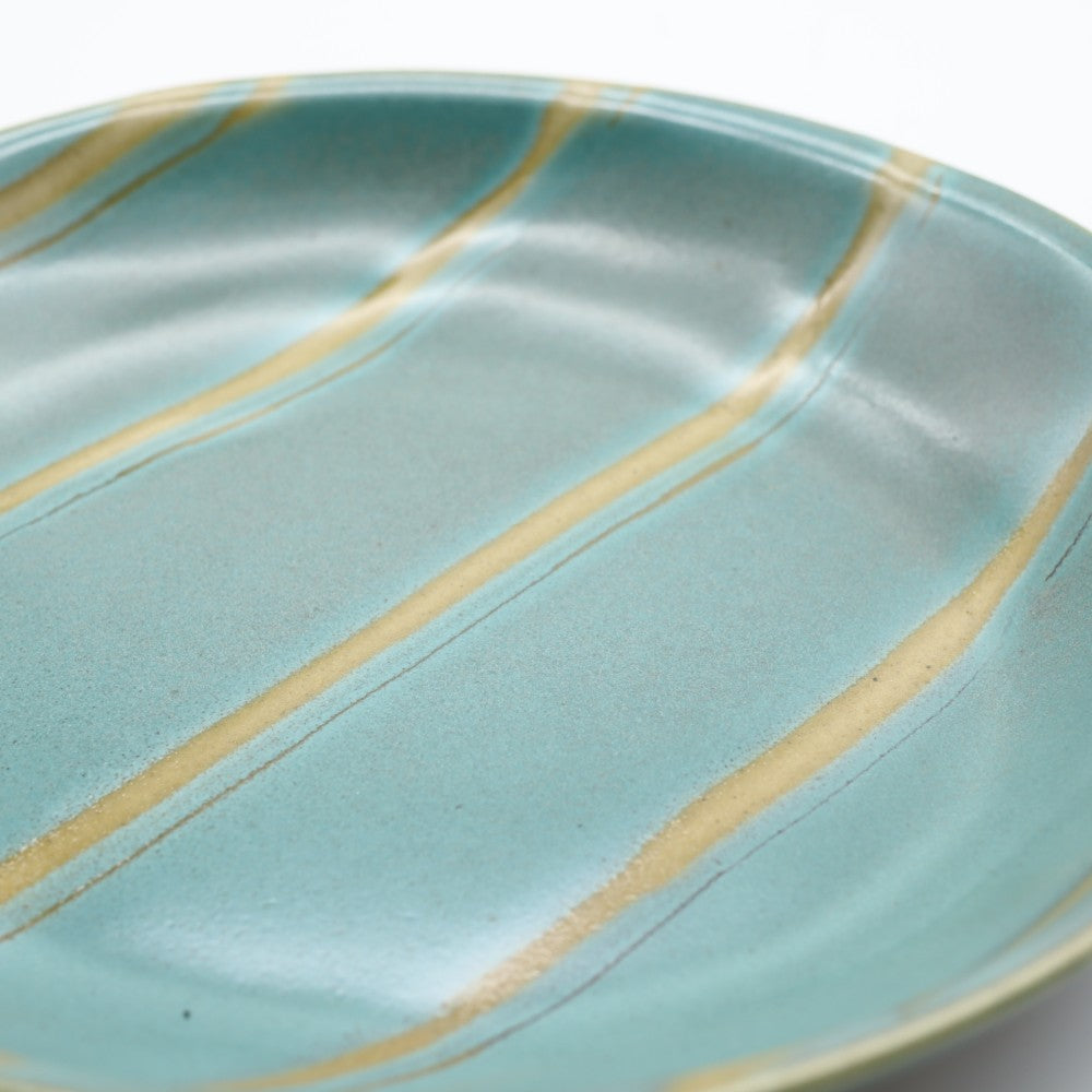 [Hagiwara Yoshinori] Celadon glazed oval plate with pattern, large