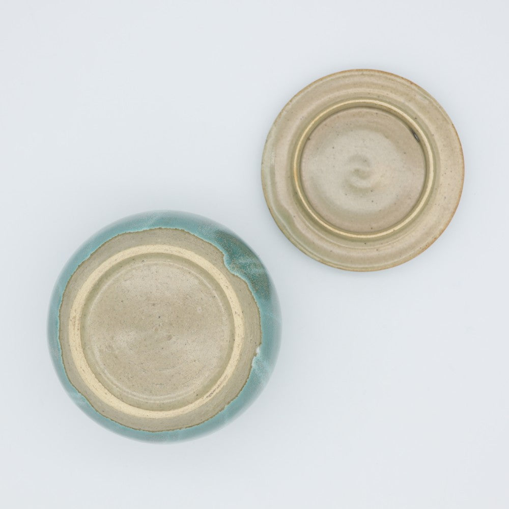 [Hagiwara Yoshinori] Celadon glazed lidded container
