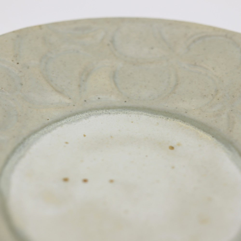 [Yoshiko Kasahara] Ground glaze floral design plate 8 inches