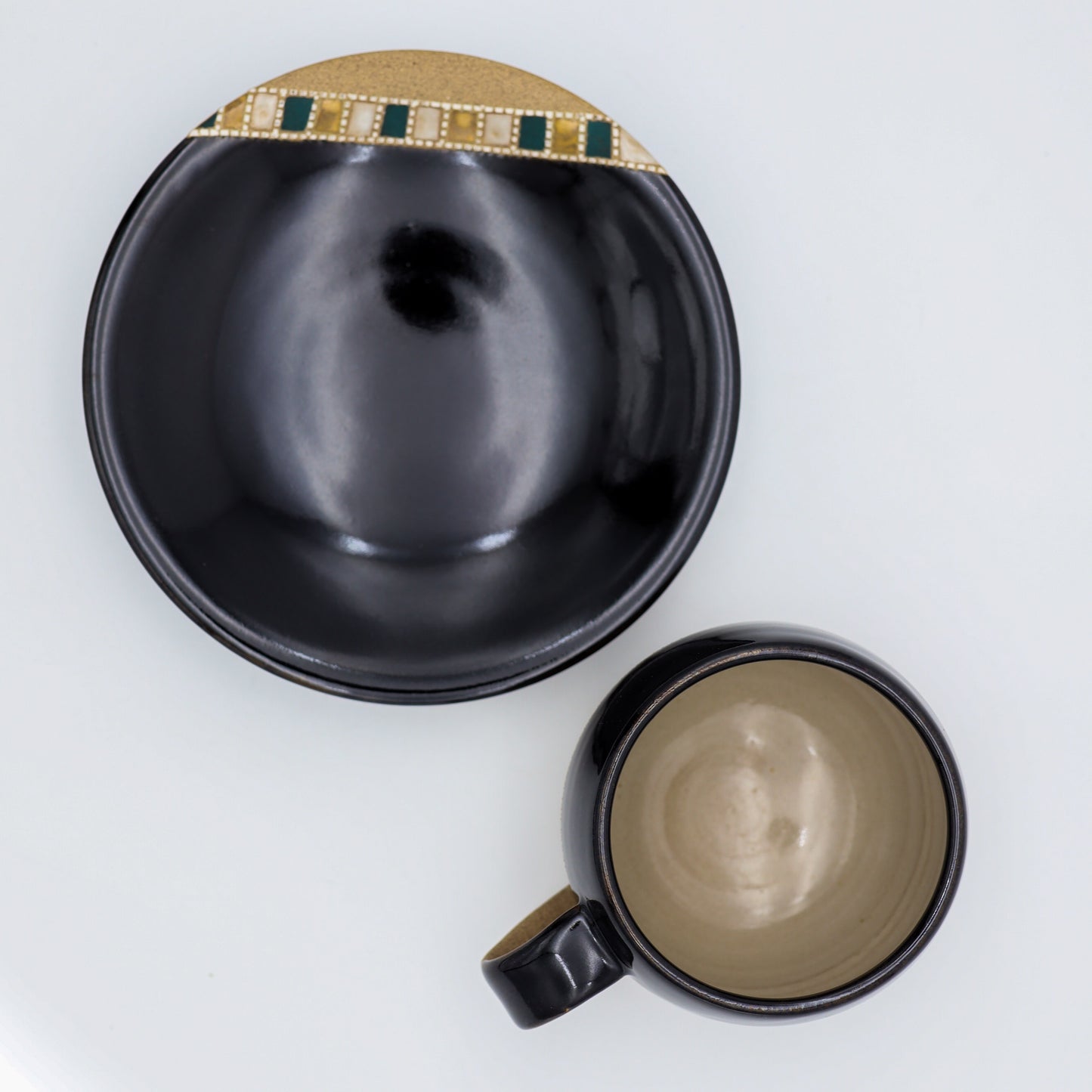 [Mukaiyama Fumiya] Inlaid coffee cup and saucer, black