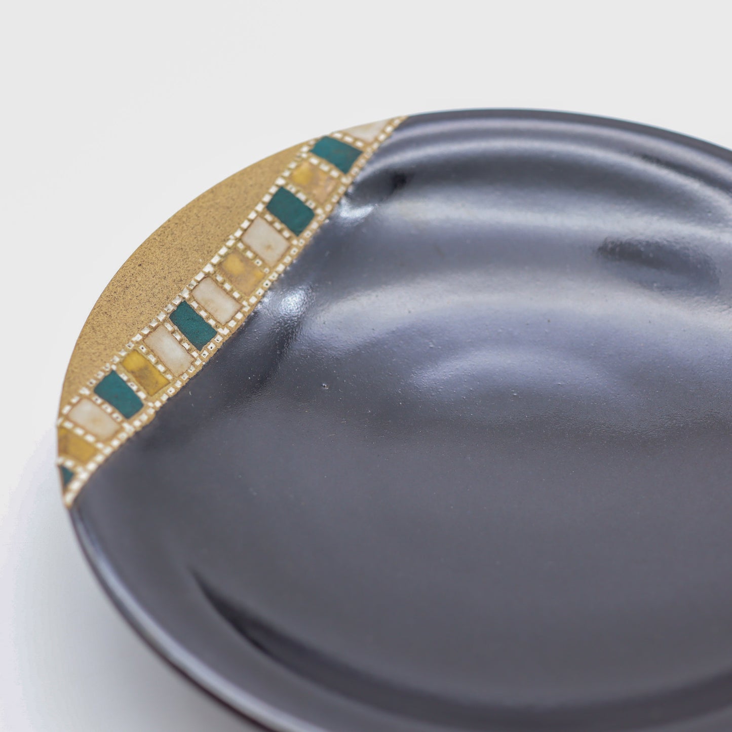 [Mukaiyama Fumiya] Inlaid coffee cup and saucer, black