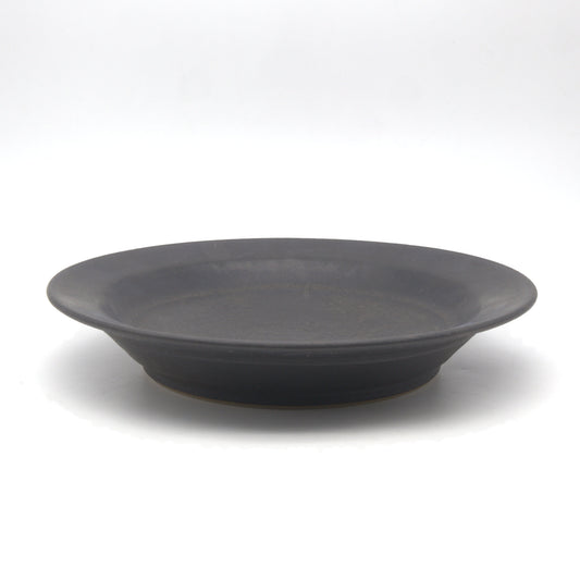 本巣秀一 七寸皿 黒 - 丸皿 | 益子焼 陶庫