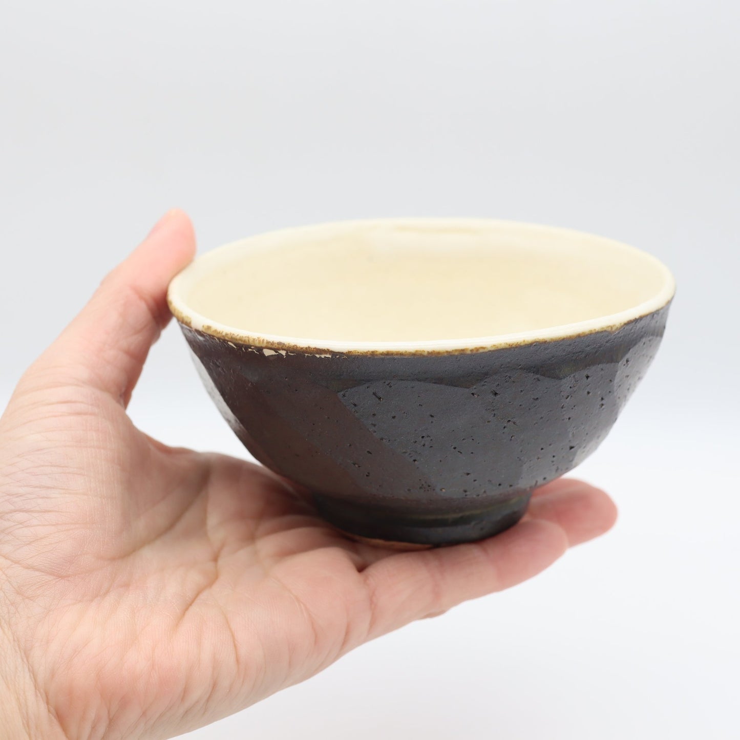 小峰尚 黒釉面取飯碗 小 - 碗・飯碗 | 益子焼 陶庫