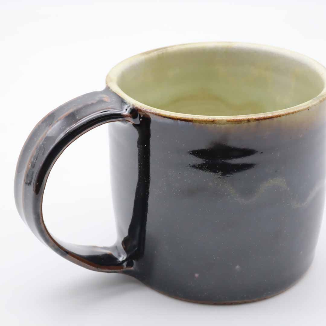 笠原良子 黒釉マグカップ 大 - マグカップ・スープカップ | 益子焼 陶庫