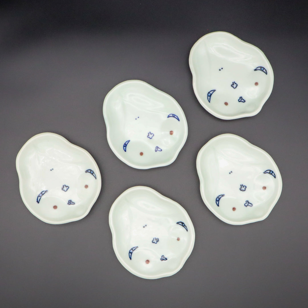 [Omura Midori] Blue and white rice cracker dish set with Okame design