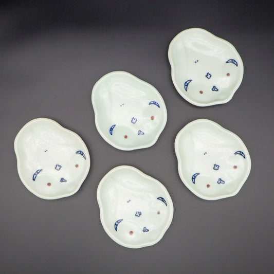 [Omura Midori] Blue and white rice cracker dish set with Okame design