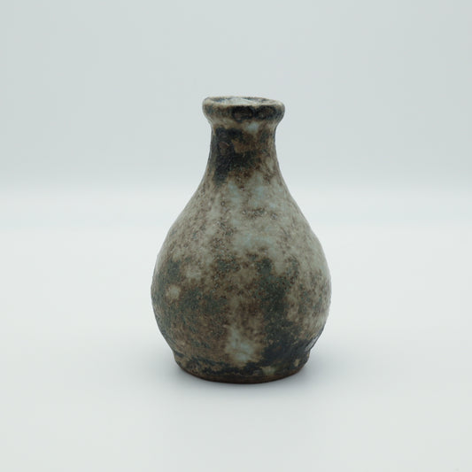 [Mizuno Masayoshi] White glazed sake bottle