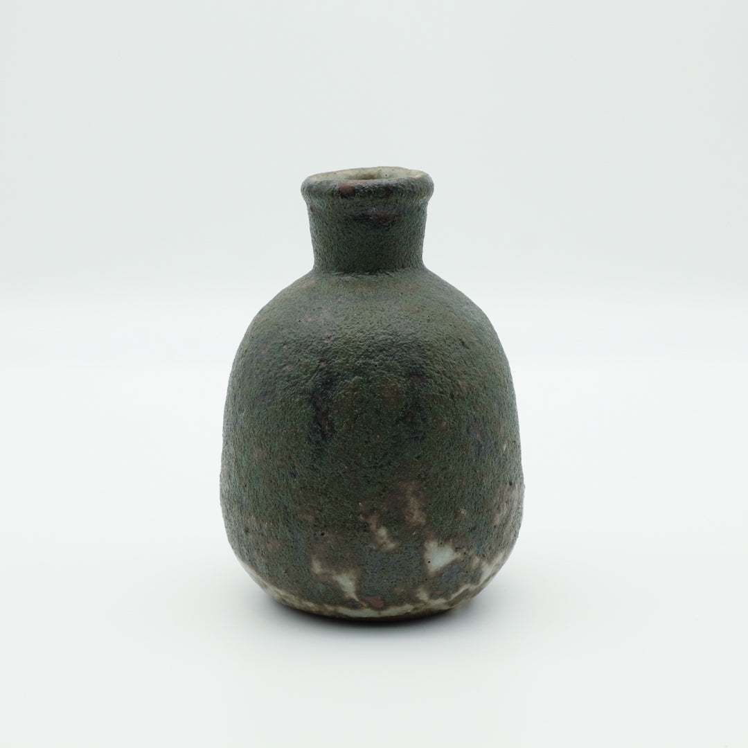 [Mizuno Masayoshi] White glazed sake bottle