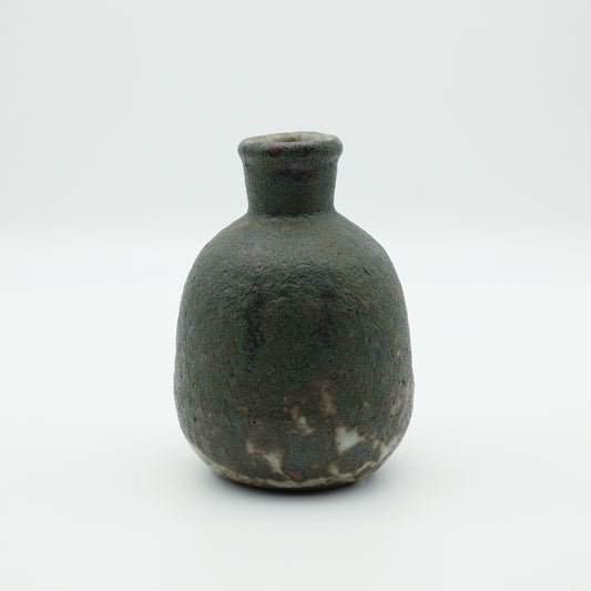 [Mizuno Masayoshi] White glazed sake bottle