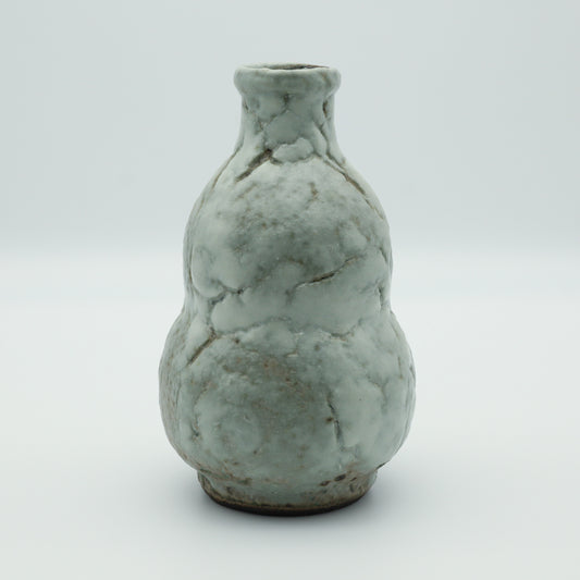 [Mizuno Masayoshi] White glazed sake bottle