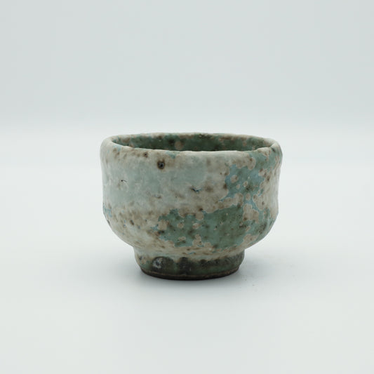 [Mizuno Masayoshi] White glazed sake cup