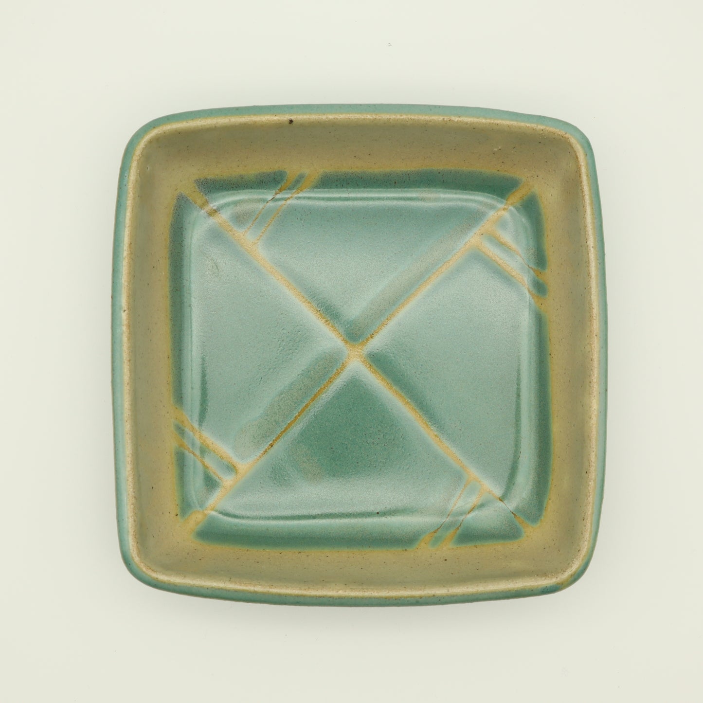 [Hagiwara Yoshinori] Celadon glazed square bowl with pattern
