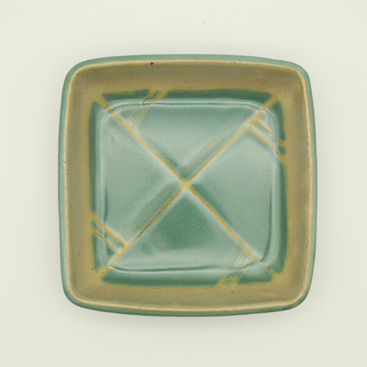 [Hagiwara Yoshinori] Celadon glazed square bowl with pattern