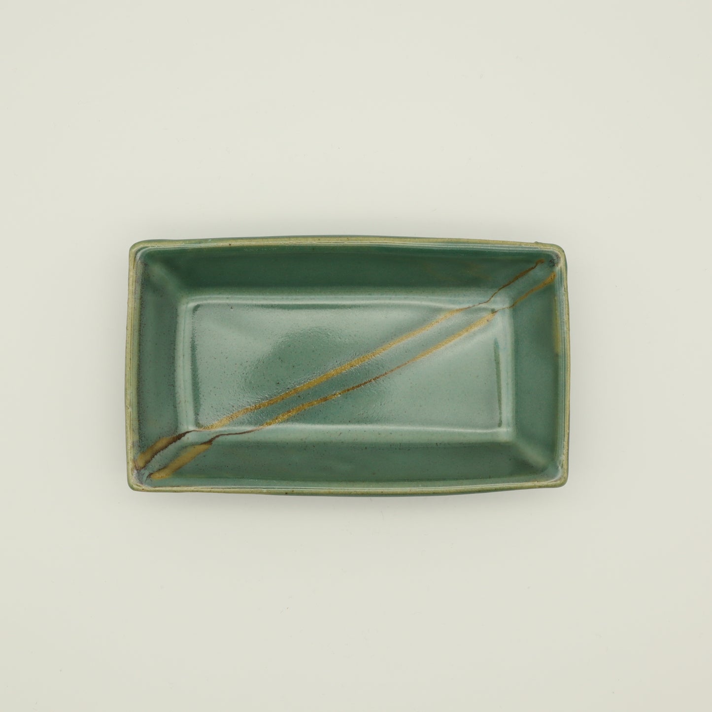 [Hagiwara Yoshinori] Celadon glazed rectangular bowl with line design