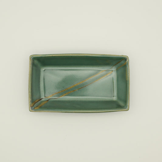 [Hagiwara Yoshinori] Celadon glazed rectangular bowl with line design