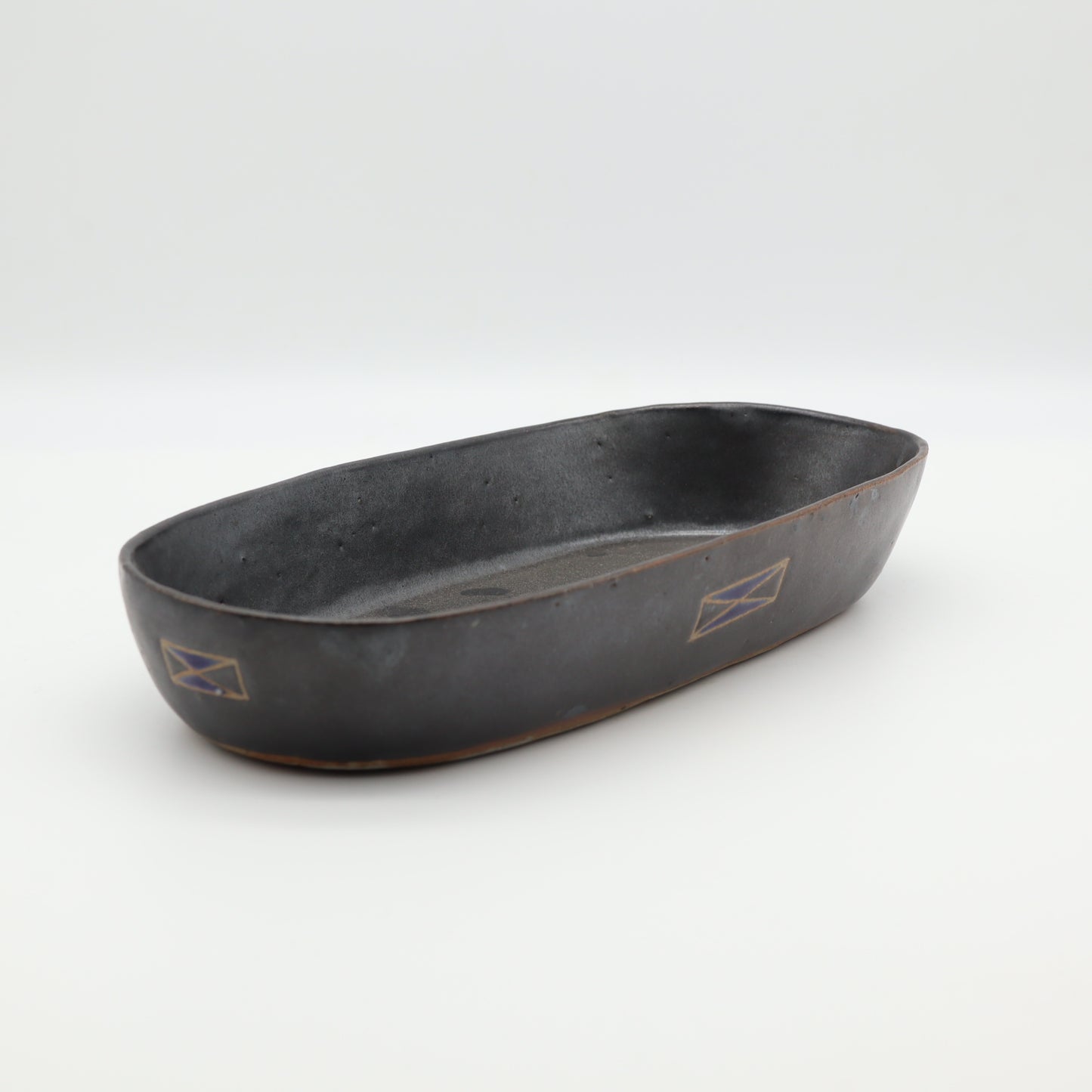 [Saito Osamu] Black glazed oval bowl
