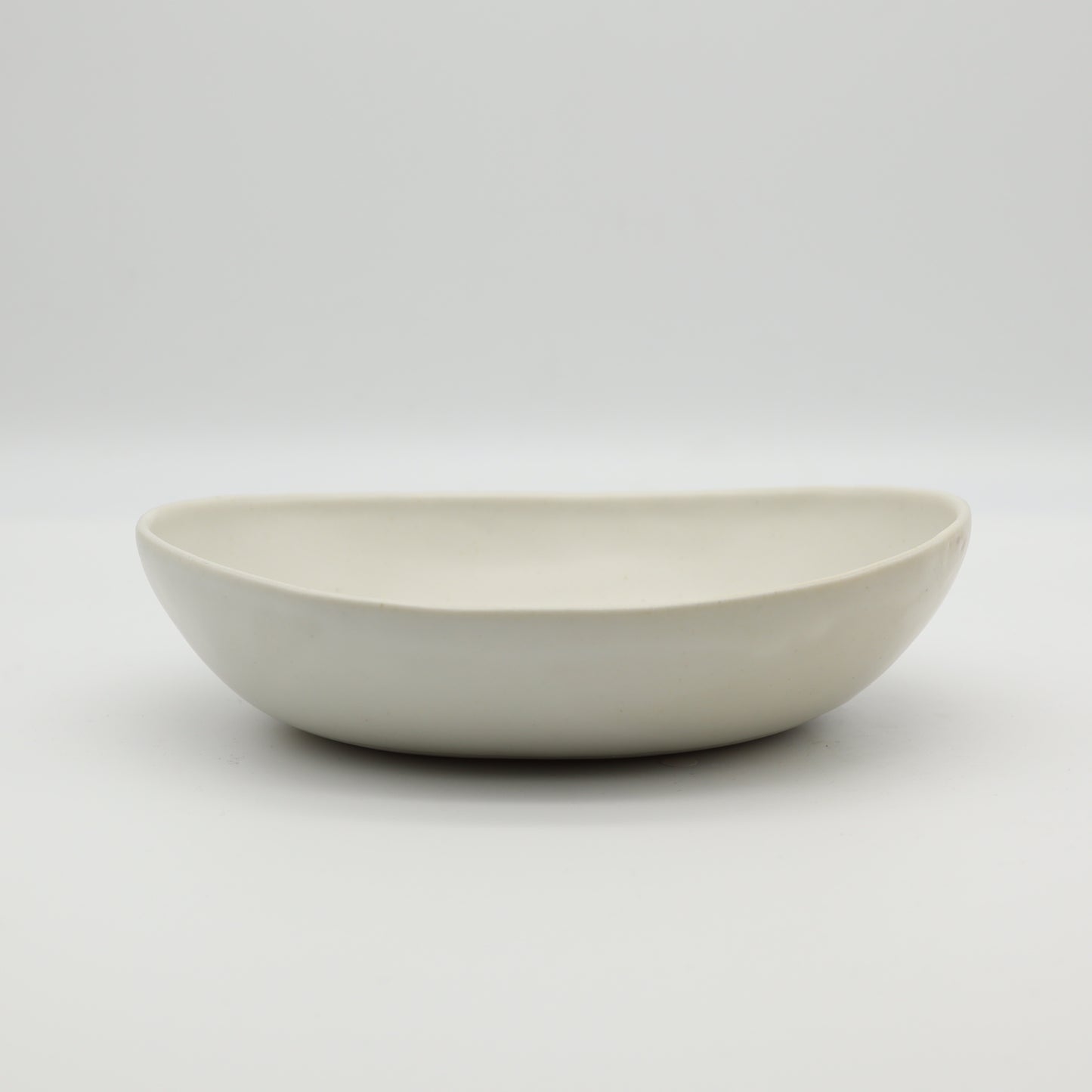 [Saito Osamu] White porcelain oval bowl