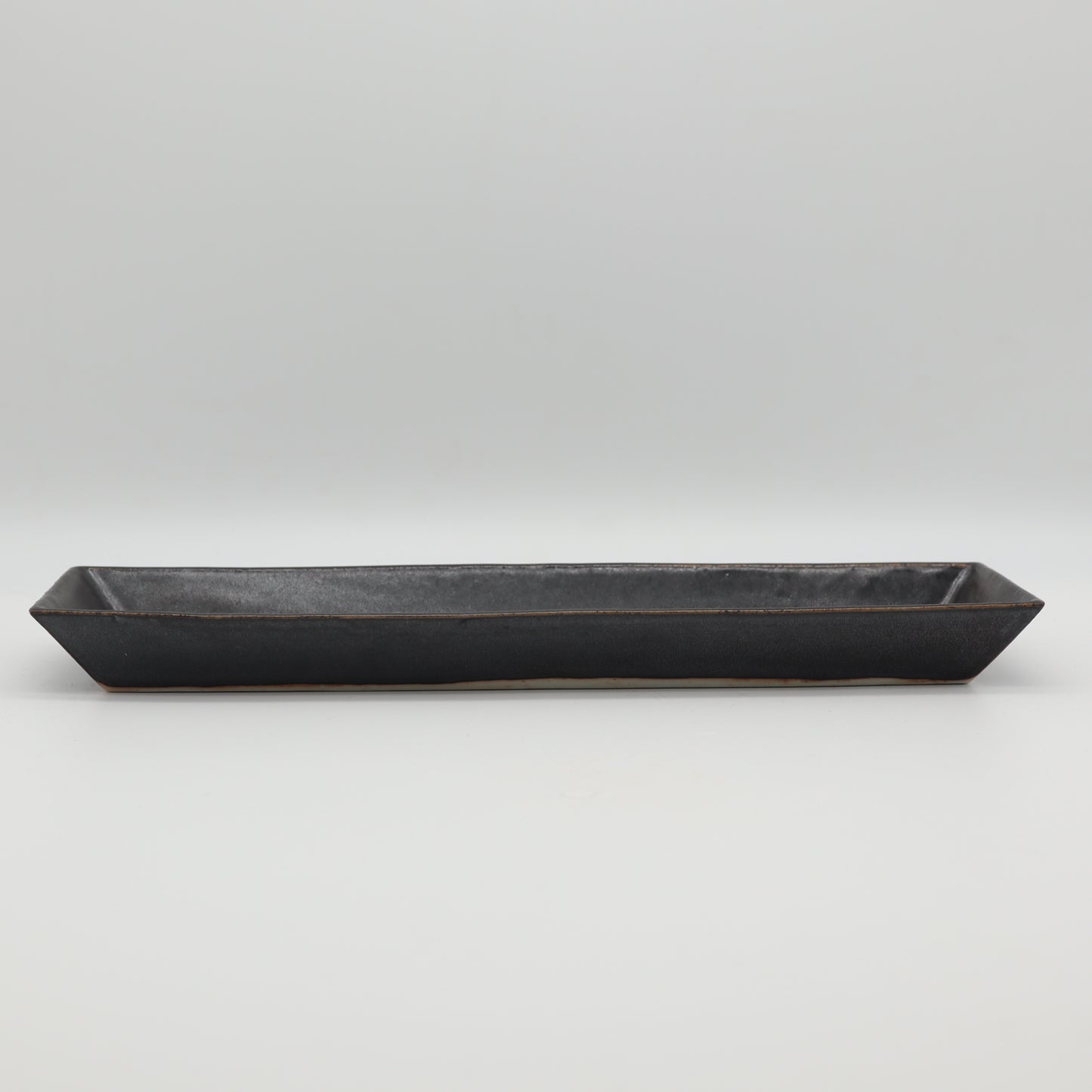 [Saito Osamu] Black glazed rectangular plate