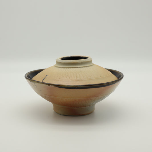 [Ewan Craig] Shallow bowl with lid