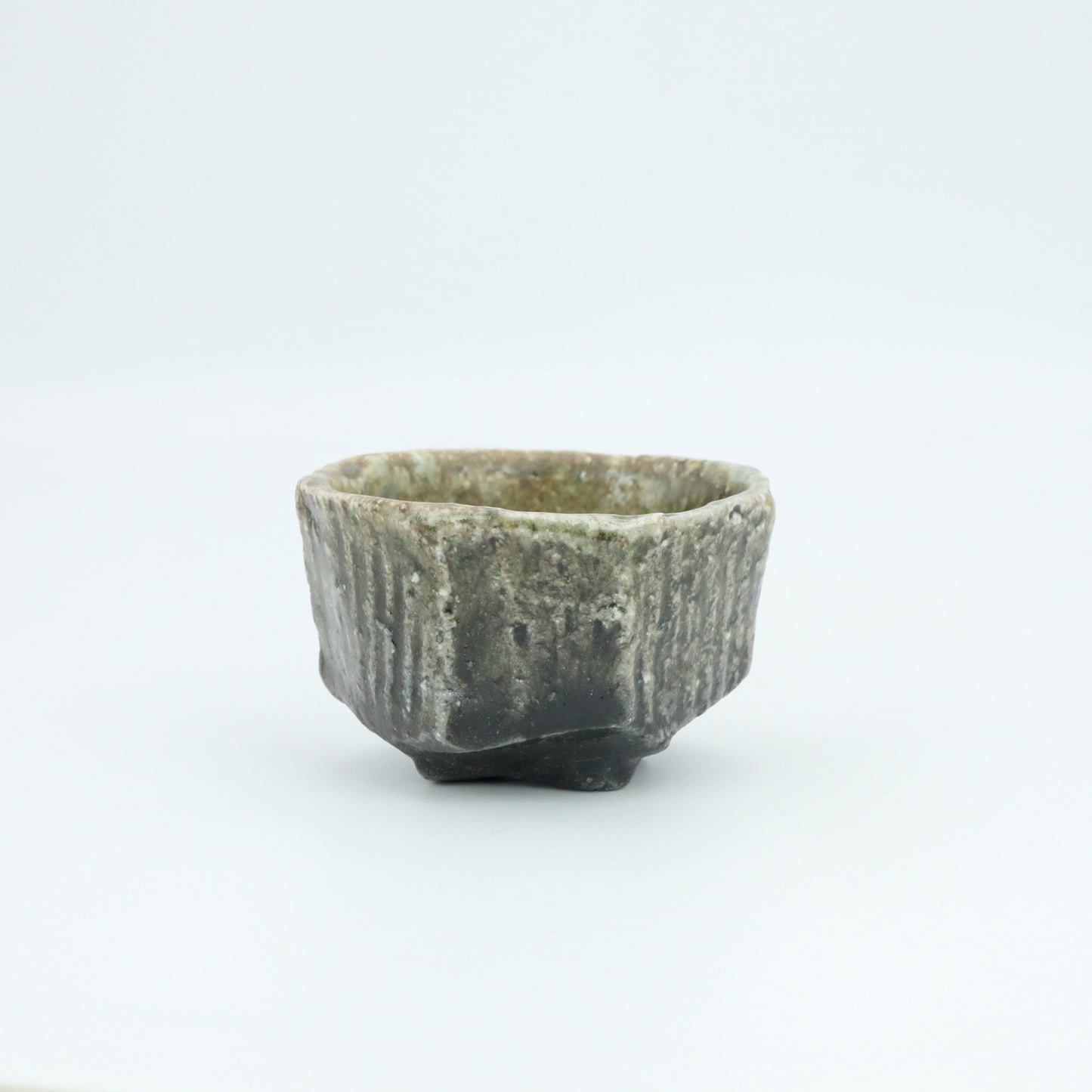 [Kenji Tayama] Ash glaze sake cup
