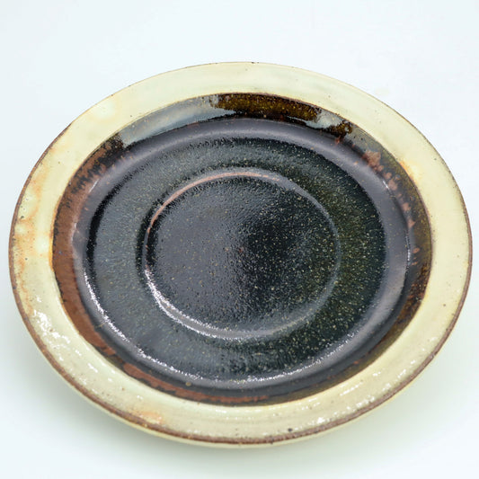 [Nagumo Hidenori] Powder-glazed black glazed 6-inch plate